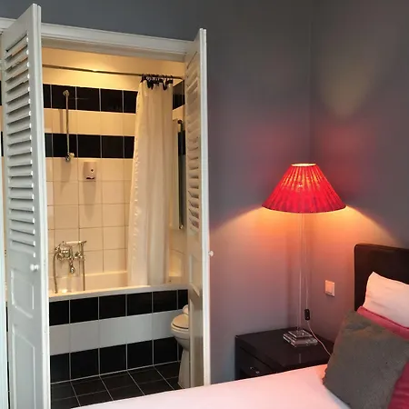 Nine-t-teen Bed And Boutique Maison d'hôtes 4*