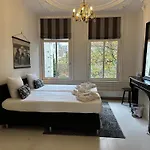Nine-t-teen Bed And Boutique Konukevi 4*