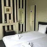 Nine-t-teen Bed And Boutique Konukevi 4*