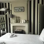 Nine-t-teen Bed And Boutique Konukevi 4*