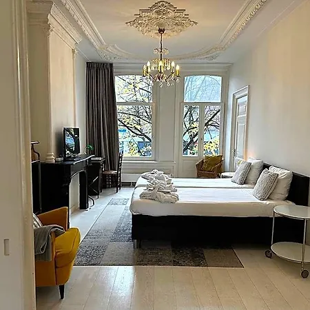 Maison d'hôtes Nine-t-teen Bed&boutique 4*