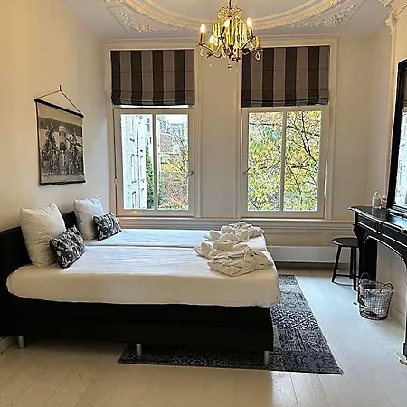 Nine-t-teen Bed&boutique Maison d'hôtes