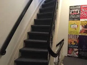 Nine-t-teen Bed And Boutique