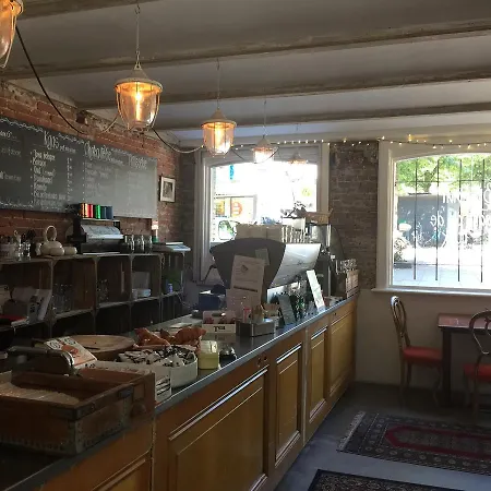 Casa de hóspedes Nine-t-teen Bed And Boutique