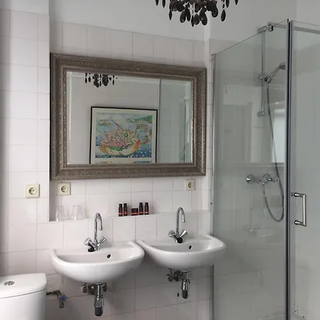 Nine-t-teen Bed And Boutique