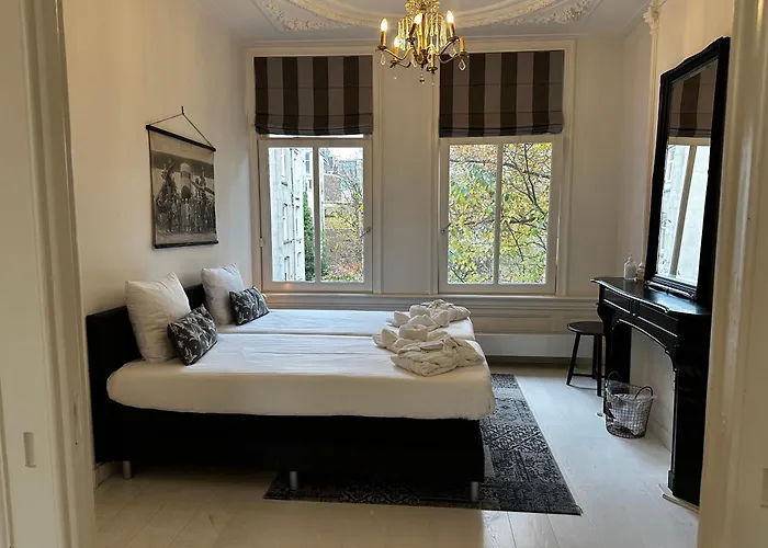 Nine-t-teen Bed And Boutique Casa de hóspedes 4*