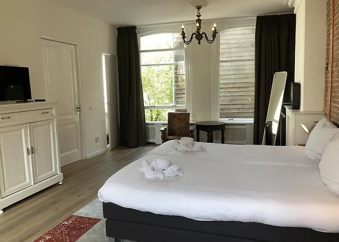 Nine-t-teen Bed And Boutique Casa de hóspedes