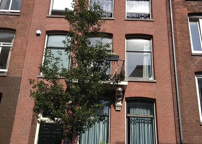 Casa de hóspedes Nine-t-teen Bed And Boutique