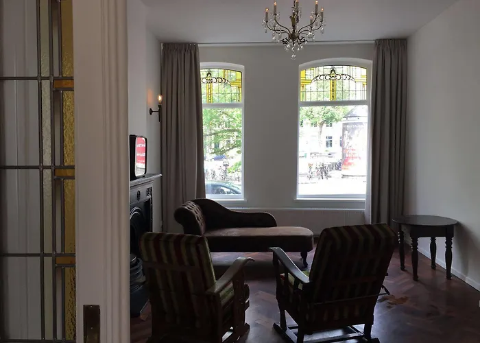 Nine-t-teen Bed And Boutique Casa de hóspedes 4*