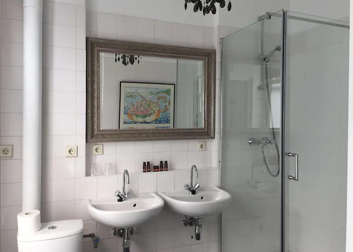 Nine-t-teen Bed And Boutique