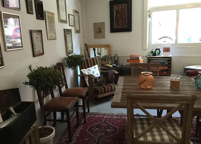 Casa de hóspedes Nine-t-teen Bed And Boutique 4*