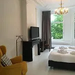 Nine-t-teen Bed And Boutique אמסטרדם