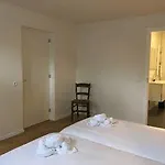 בית הארחה Nine-t-teen Bed And Boutique