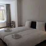 Nine-t-teen Bed And Boutique בית הארחה 4*