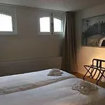 Nine-t-teen Bed And Boutique בית הארחה 4*