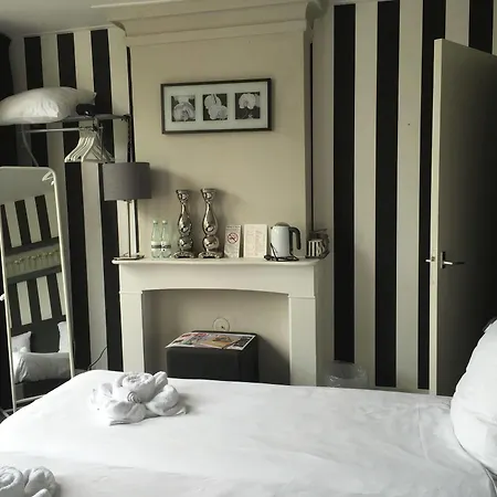 Nine-t-teen Bed And Boutique Pensjonat 4*