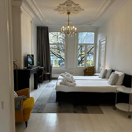 Nine-t-teen Bed And Boutique Konukevi Amsterdam