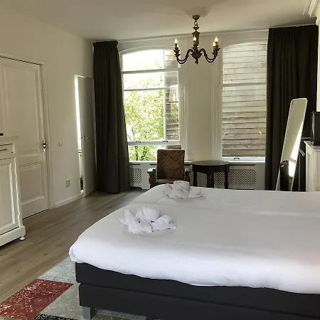 Nine-t-teen Bed And Boutique Konukevi